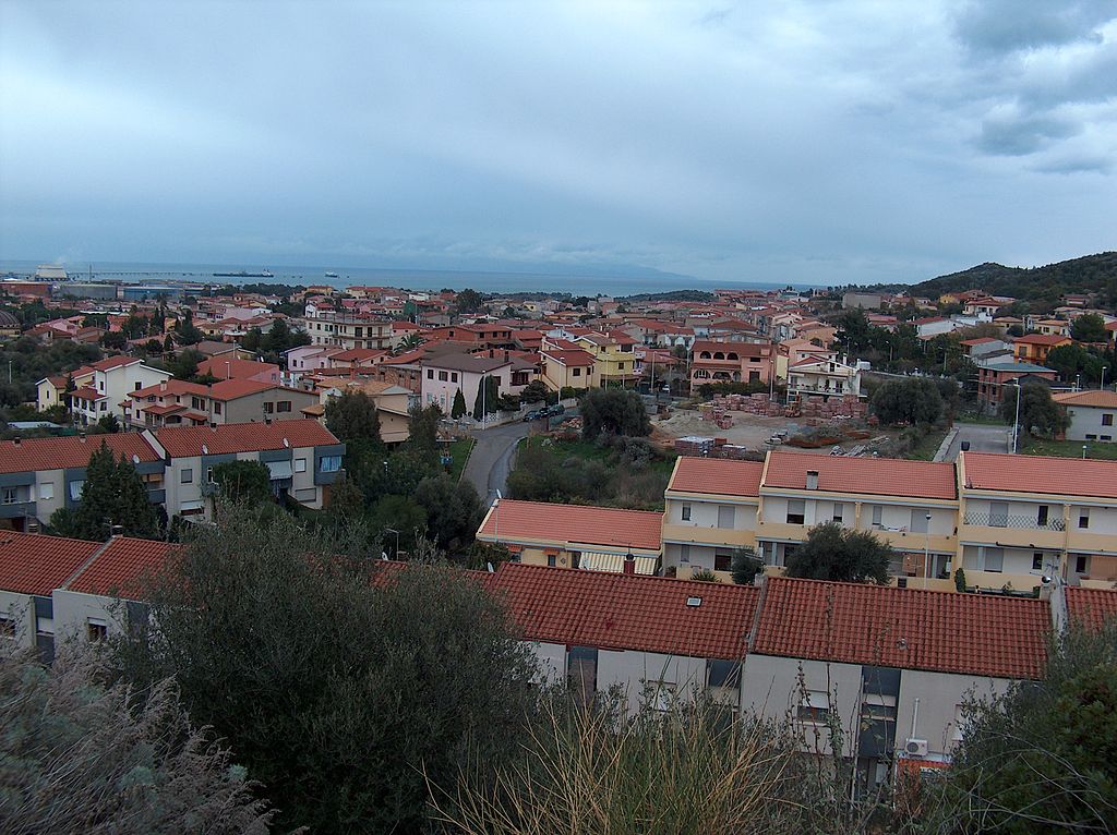 Panoramica del centro abitato di Sarroch