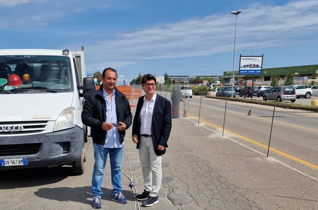 Il consigliere metropolitano delegato alla Viabilità Antonello Floris con il dirigente Paolo Mereu durante un sopralluogo nel cantiere