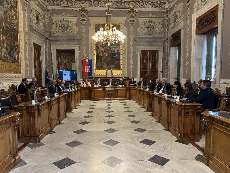 Un momento della seduta di insediamento a Palazzo Regio