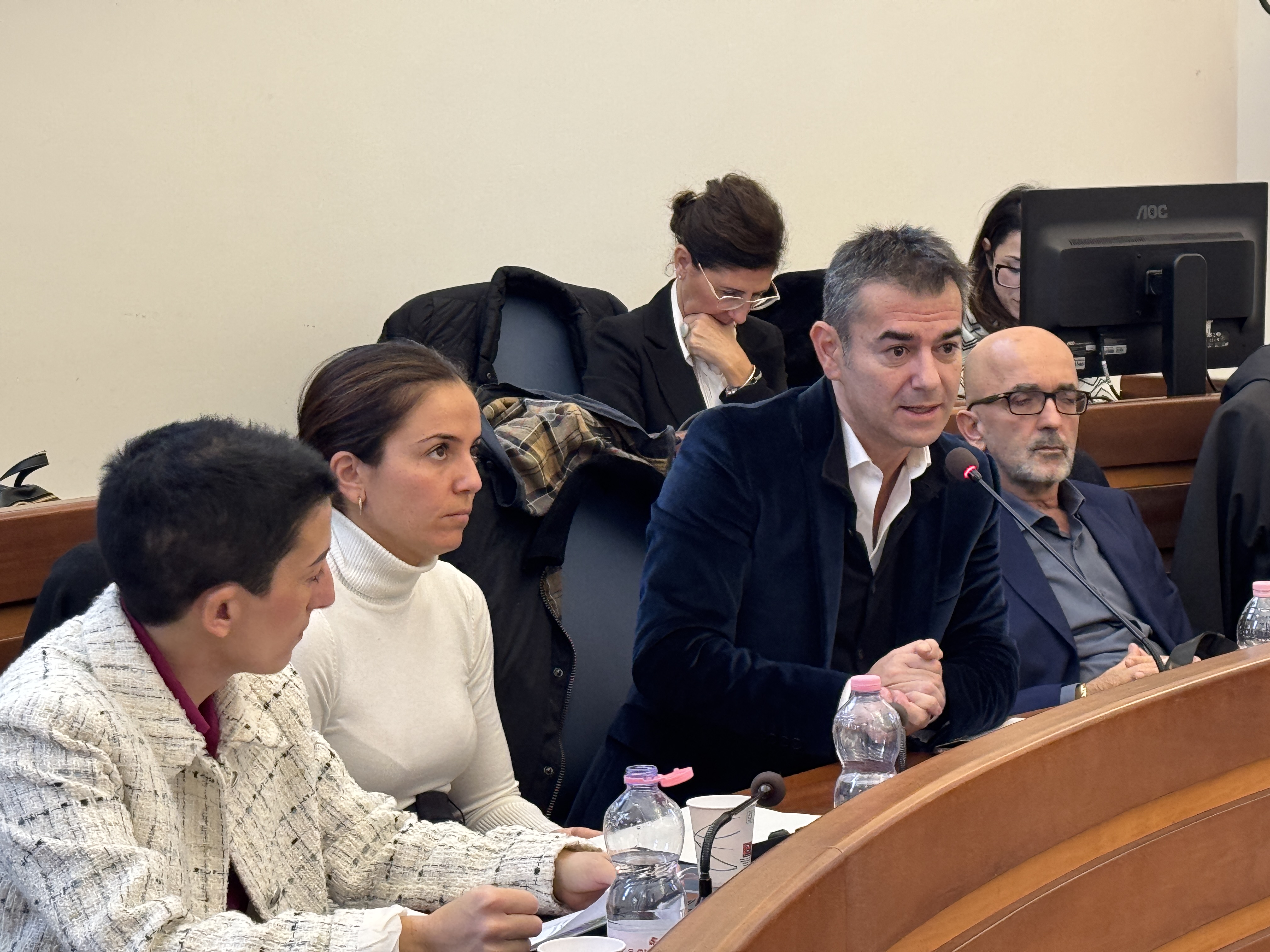L'Assessora alla Pubblica Istruzione del Comune di Cagliari Giulia Andreozzi, la consigliera metropolitana con delega alla Pubblica Istruzione Claudia Serreli, il Sindaco Metropolitano Massimo Zedda e il dirigente Bruno Orrù
