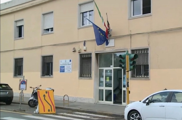 L'ingresso del Liceo Scientifico Alberti di viale Colombo a Cagliari