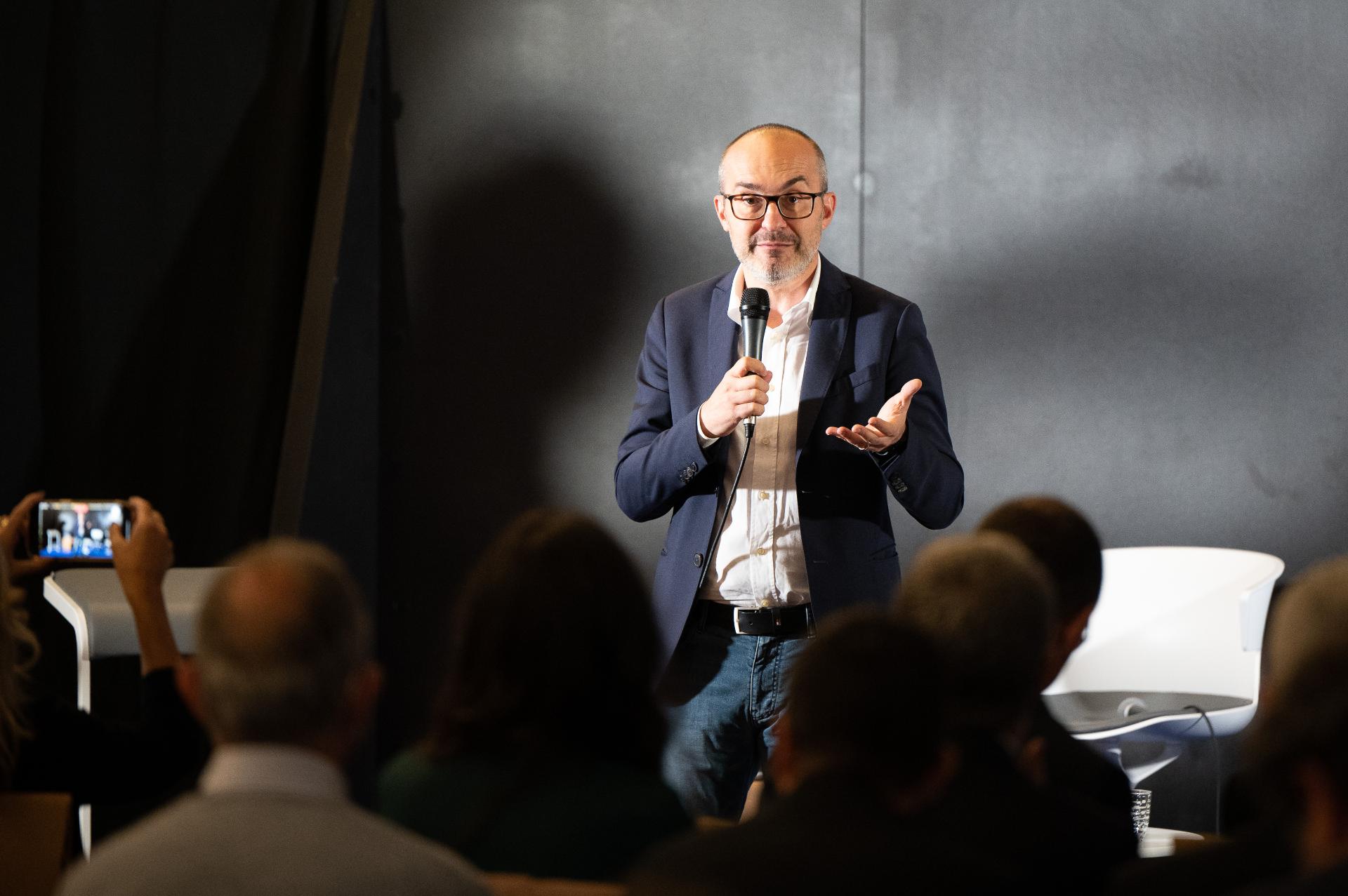 Il sindaco metropolitano Paolo Truzzu durante il suo intervento