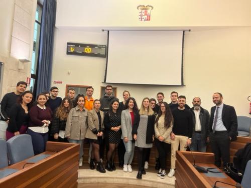 Il gruppo dei 20 giovani volontari che in occasione del progetto 2022, hanno operato nel territorio della Città Metropolitana di Cagliari.