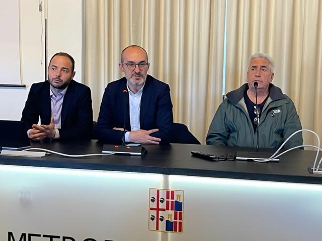 Da sinistra, il delegato alla Pianificazione Umberto Ticca, il sindaco Paolo Truzzu e l'architetto Joao Nunes durante l'incontro