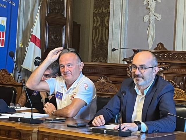 Il sindaco metropolitano Paolo Truzzu (a destra) e il comandante f.f. della Polizia Metropolitana Maurizio Carcangiu