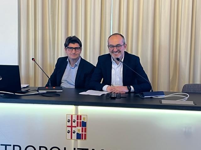 Il sindaco metropolitano e di Cagliari Paolo Truzzu (a destra) e il consigliere metropolitano delegato alla Viabilità Antonello Floris durante la presentazione