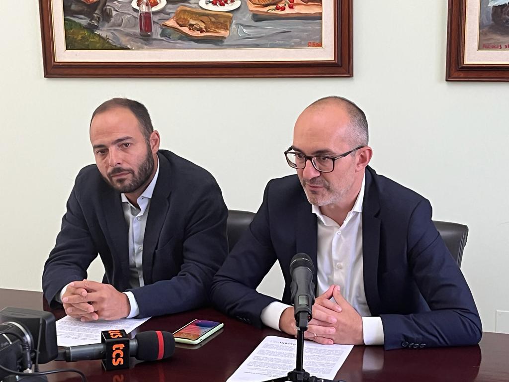 Il sindaco metropolitano e di Cagliari Paolo Truzzu (a destra) e il consigliere metropolitano delegato alla Pianificazione Umberto Ticca
