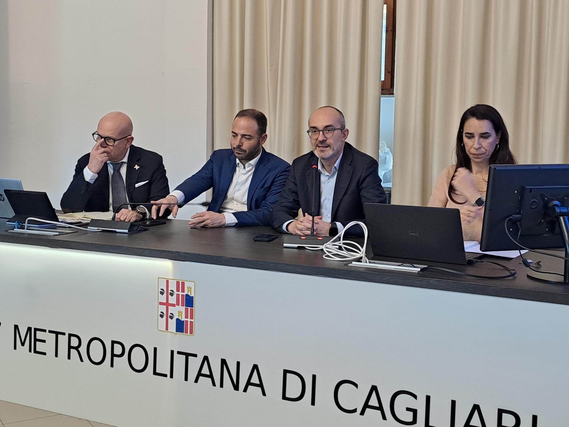 Da sinistra, Luca Lanini, il delegato alla Pianificazione Umberto Ticca, il sindaco metropolitano Paolo Truzzu e Isabella Ligia