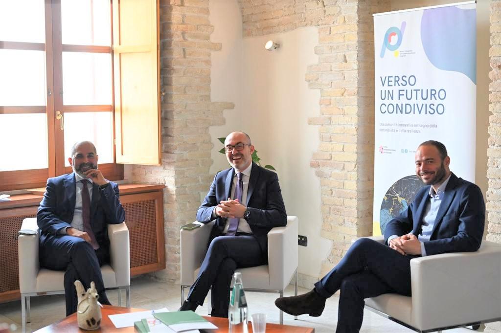 Da sinistra, il direttore generale della Città Metropolitana di Cagliari Stefano Mameli, il sindaco Paolo Truzzu e il consigliere delegato alla Pianificazione Umberto Ticca